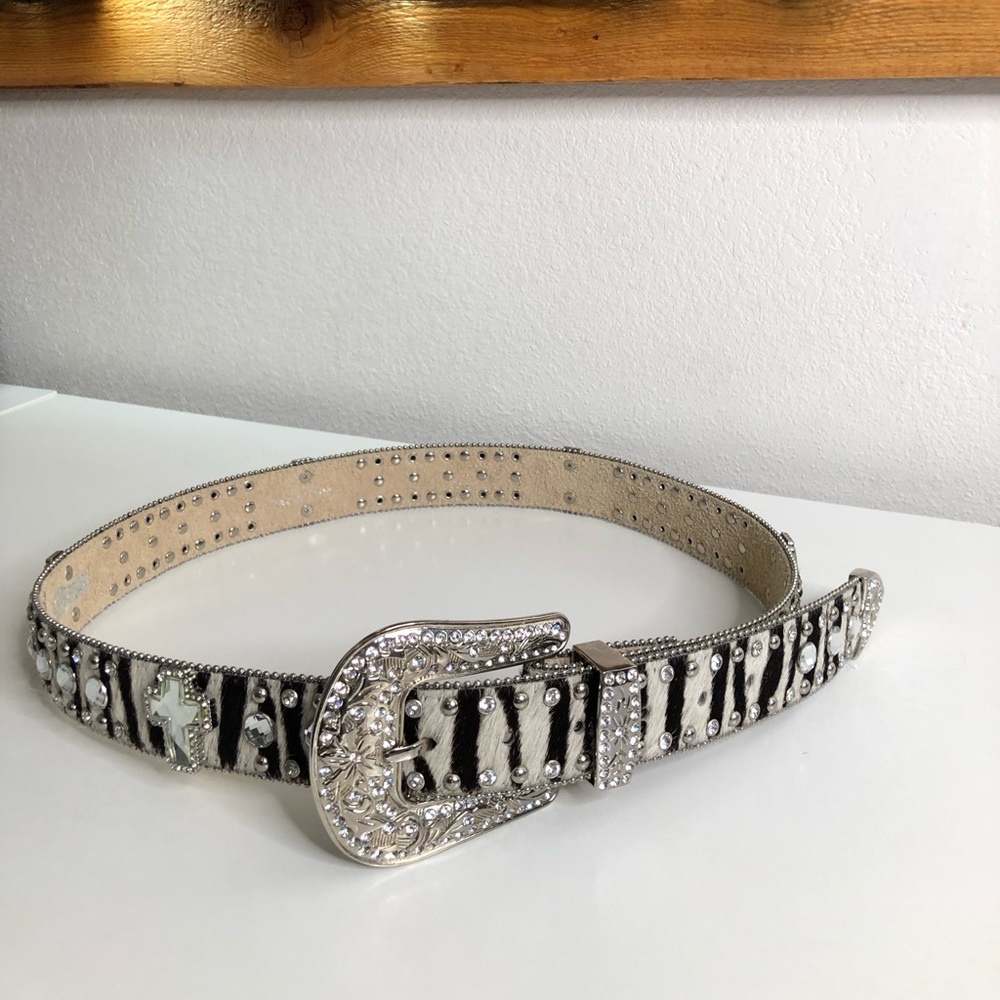 Women's New Nocona (genuine leather) belt. 44" from end to end of the leather.